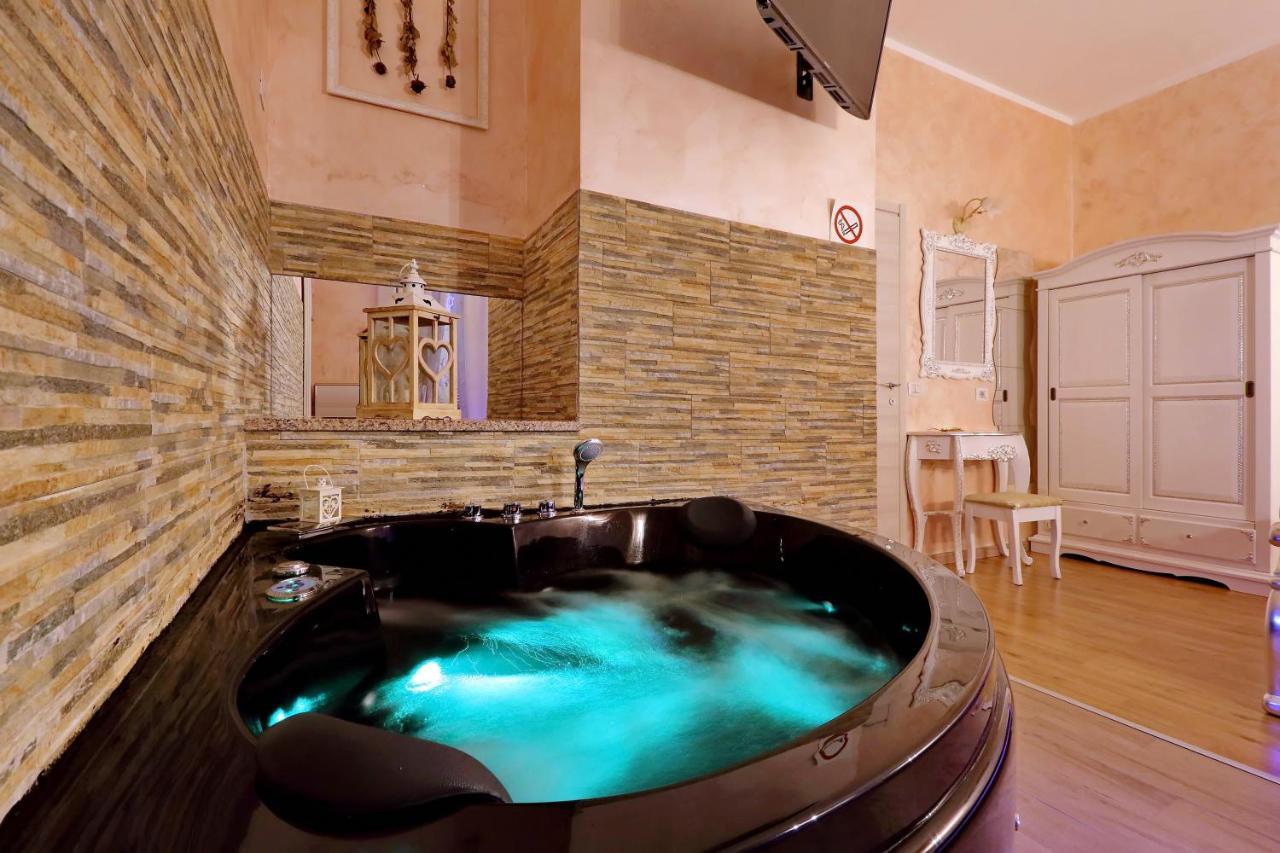 Deluxe And Chilling Jacuzzi Pensión 2*